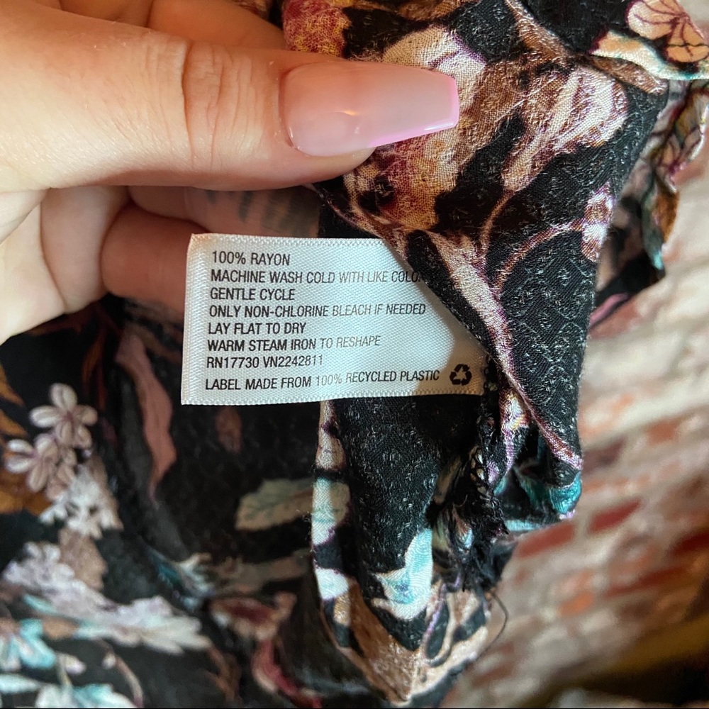 LongSleeve Crop Top Floral Printed Black Blouse - Picture 6 of 8